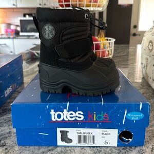 Toddler snow boots black size 5